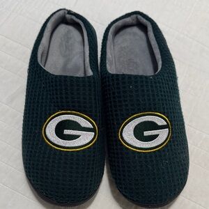 NWOT Green Bay Packers Slippers - Green